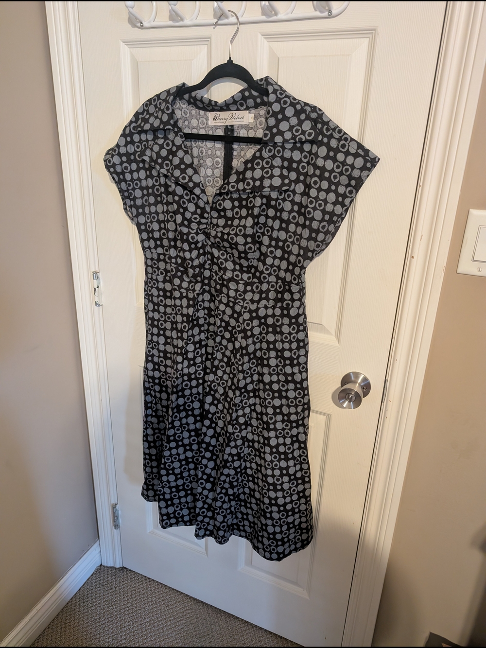 Sleeveless Black Midi Dress with Light Gray Dot Print